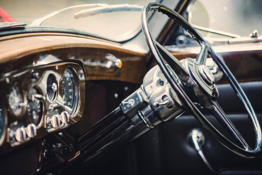 Интерьер Rolls-Royce Phantom V Park Ward Limousine 1965 года  (фото 16 из 21)
